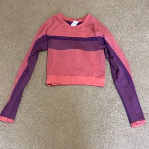 Stylish fabletics cropped workout shirt